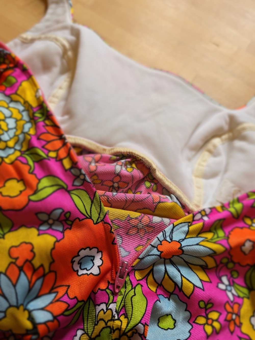 1960's Hollywood Set SIRENA OF CALIFORNIA Bright Floral Maxi Sundress - Picture 14 of 15